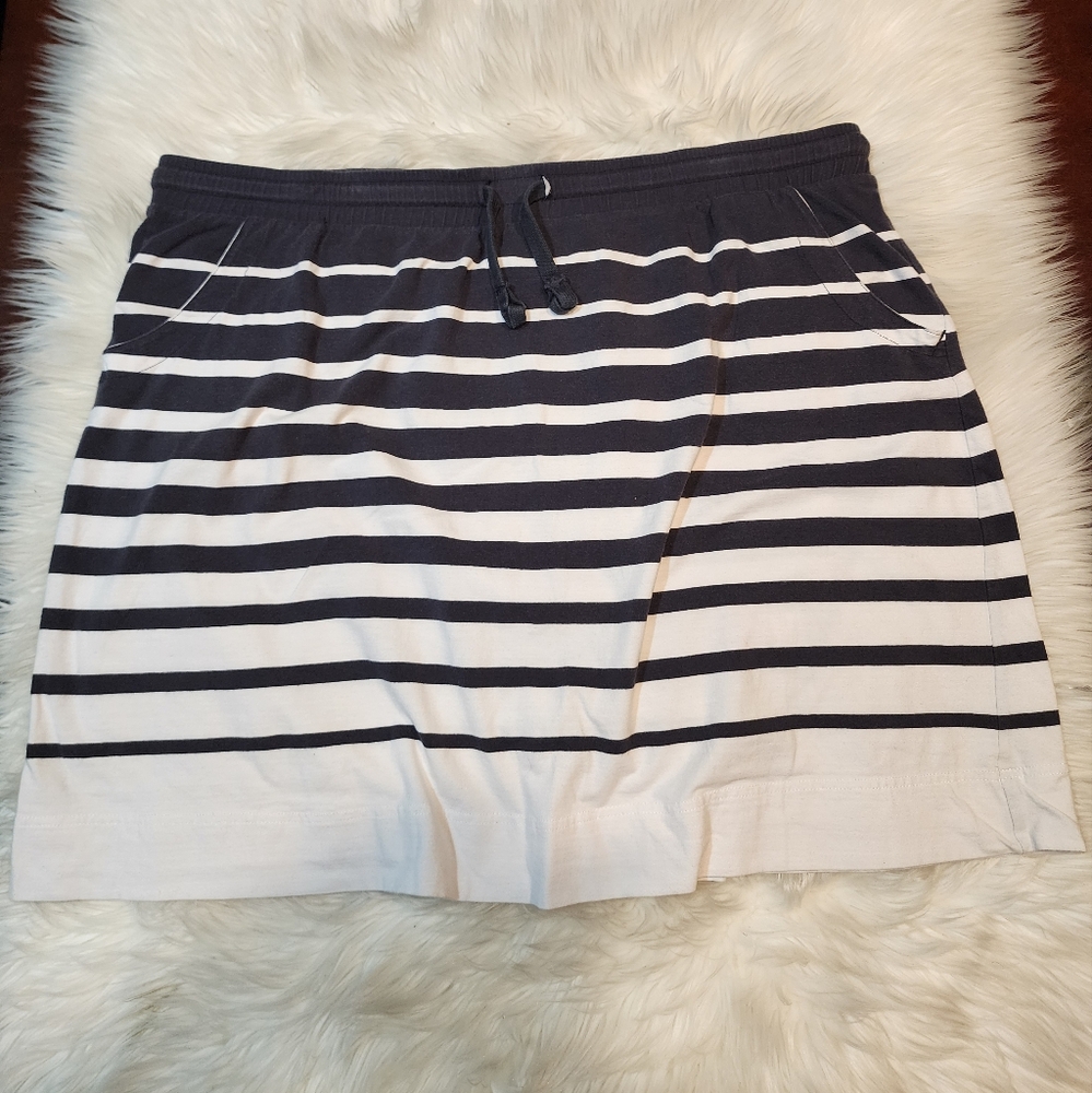 Eddie Bauer Women’s Stretch Skirt striped above knee Size 2xl